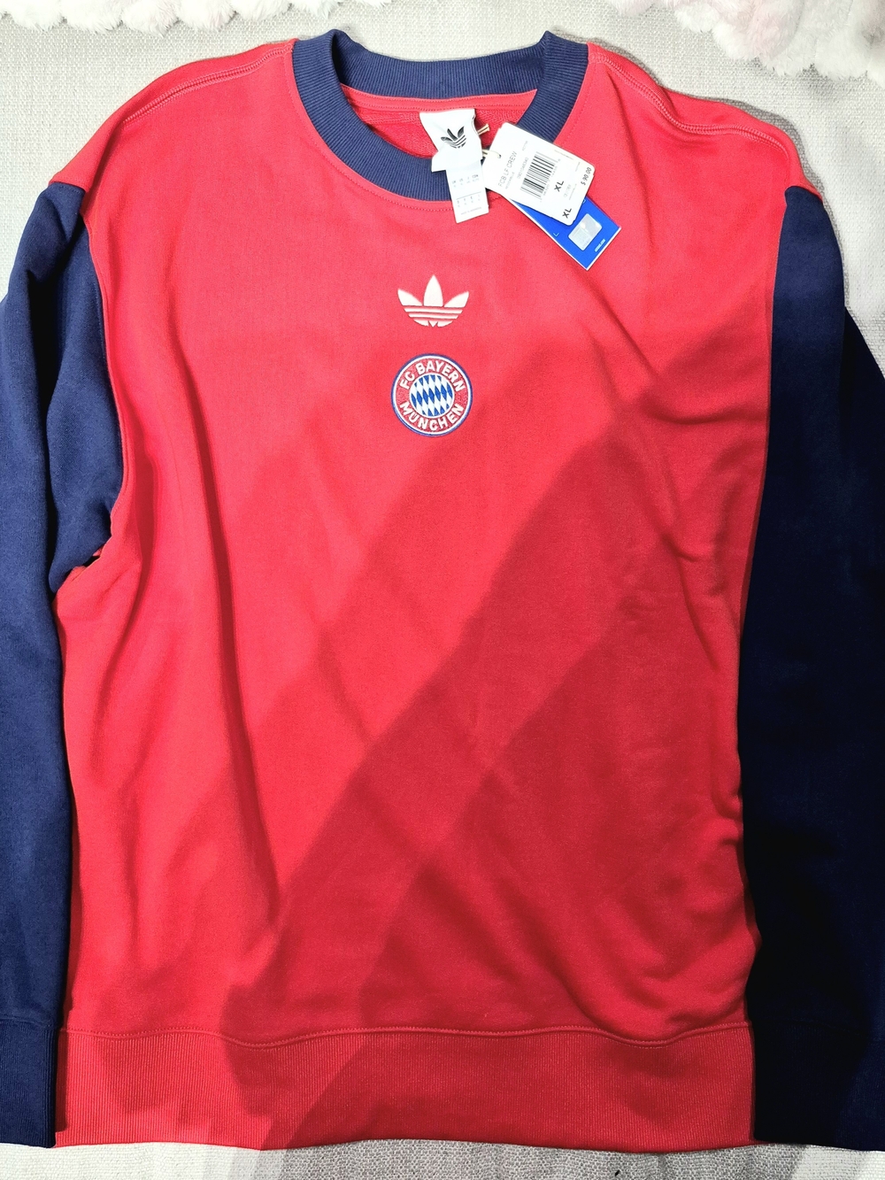 adidas Originals FC Bayern Munich Essentials Crewneck Sweatshirt — Men's XL